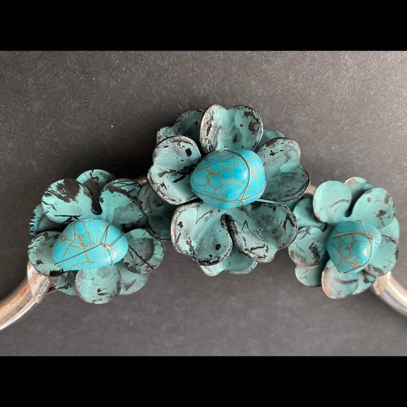 Hammered Metal & Stone Fashion Necklace - Picture 5 of 5